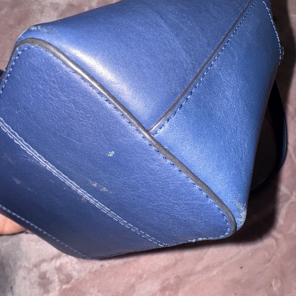 EUC AUTHENTIC TORY BURCH BUCKET CROSS BODY. - Picture 5 of 7